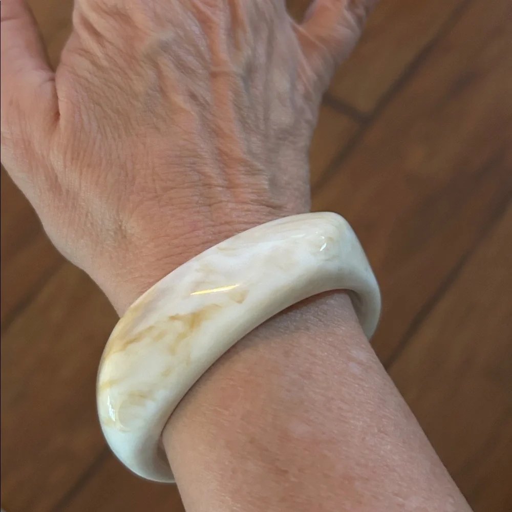 Chunky Marbled Cream Tan Bangle Bracelet NEW acrylic